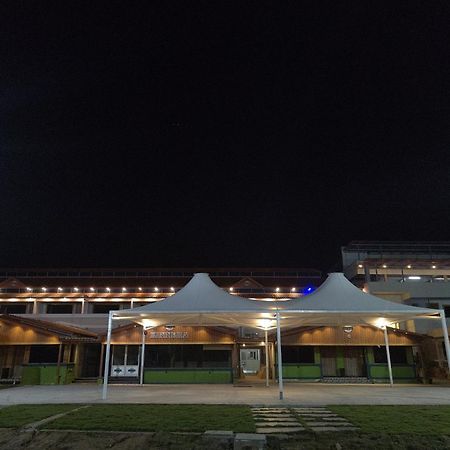 Yanam Resorts Bagian luar foto