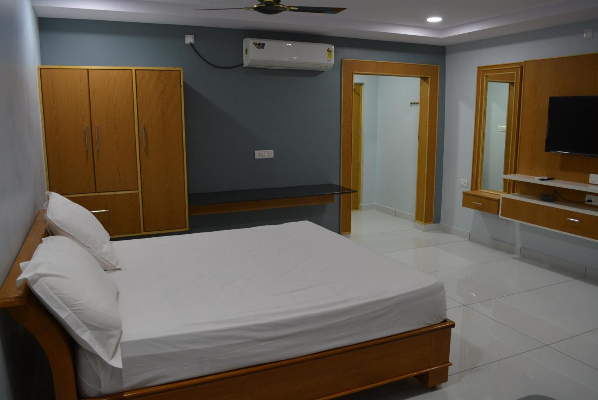 Yanam Resorts Bagian luar foto