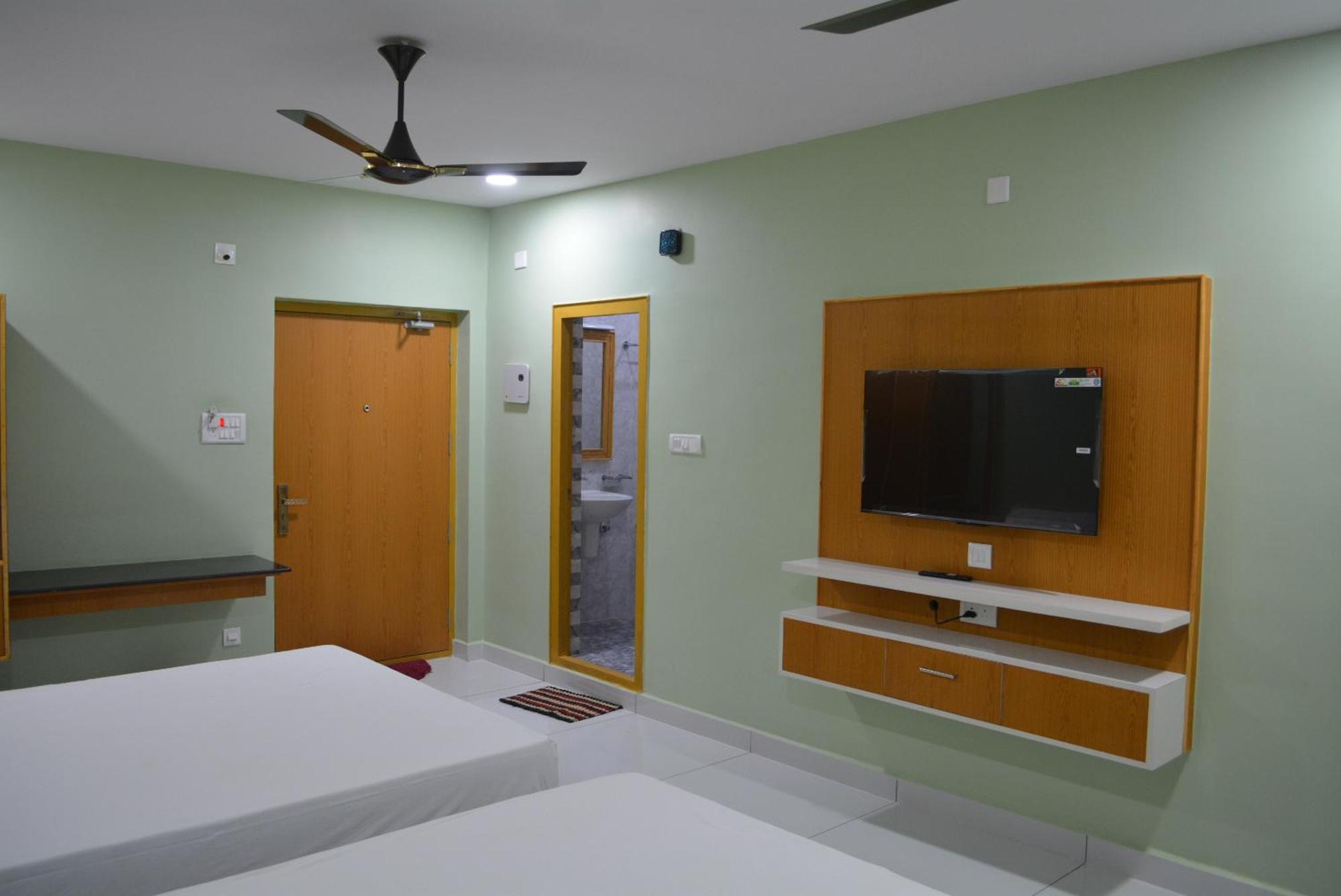 Yanam Resorts Bagian luar foto